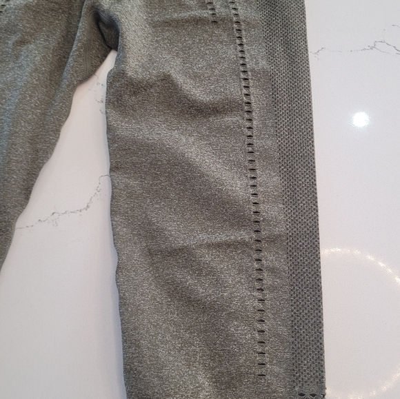 Yoga pants and bra set - size Medium - Picture 13 of 16